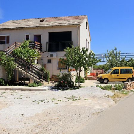 Basil Apartments And Rooms بيتينا المظهر الخارجي الصورة