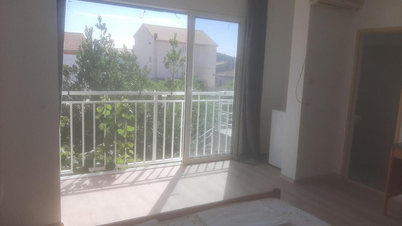 Basil Apartments And Rooms بيتينا المظهر الخارجي الصورة