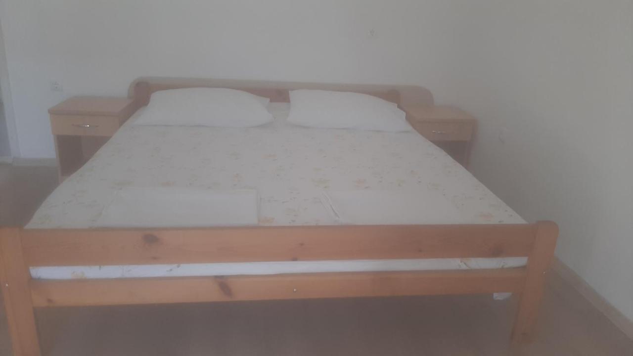 Basil Apartments And Rooms بيتينا المظهر الخارجي الصورة