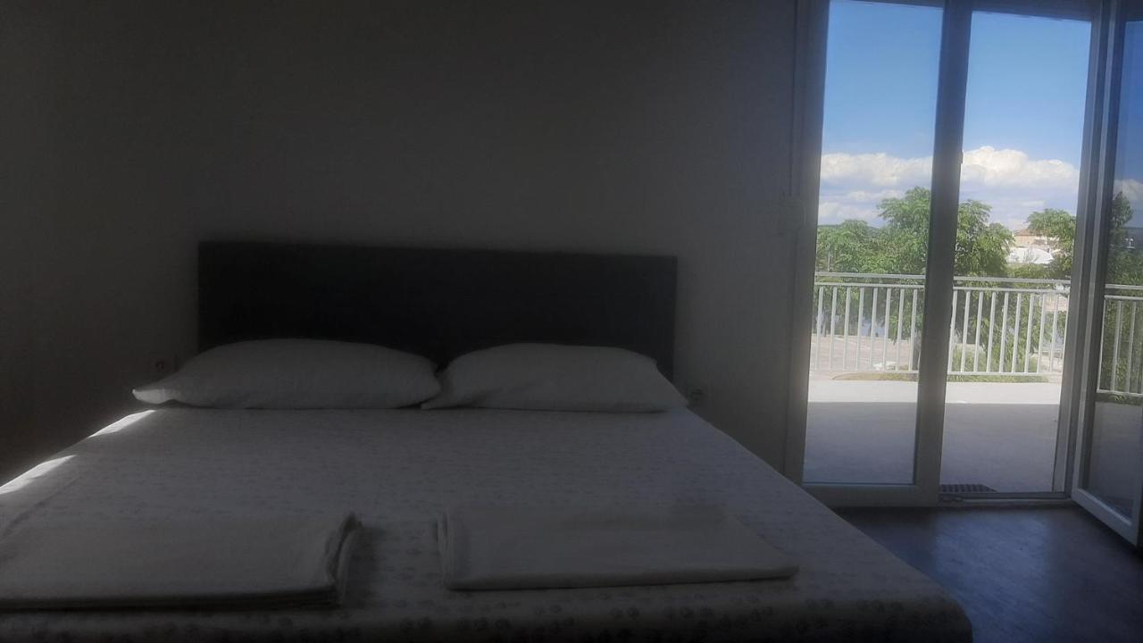 Basil Apartments And Rooms بيتينا المظهر الخارجي الصورة