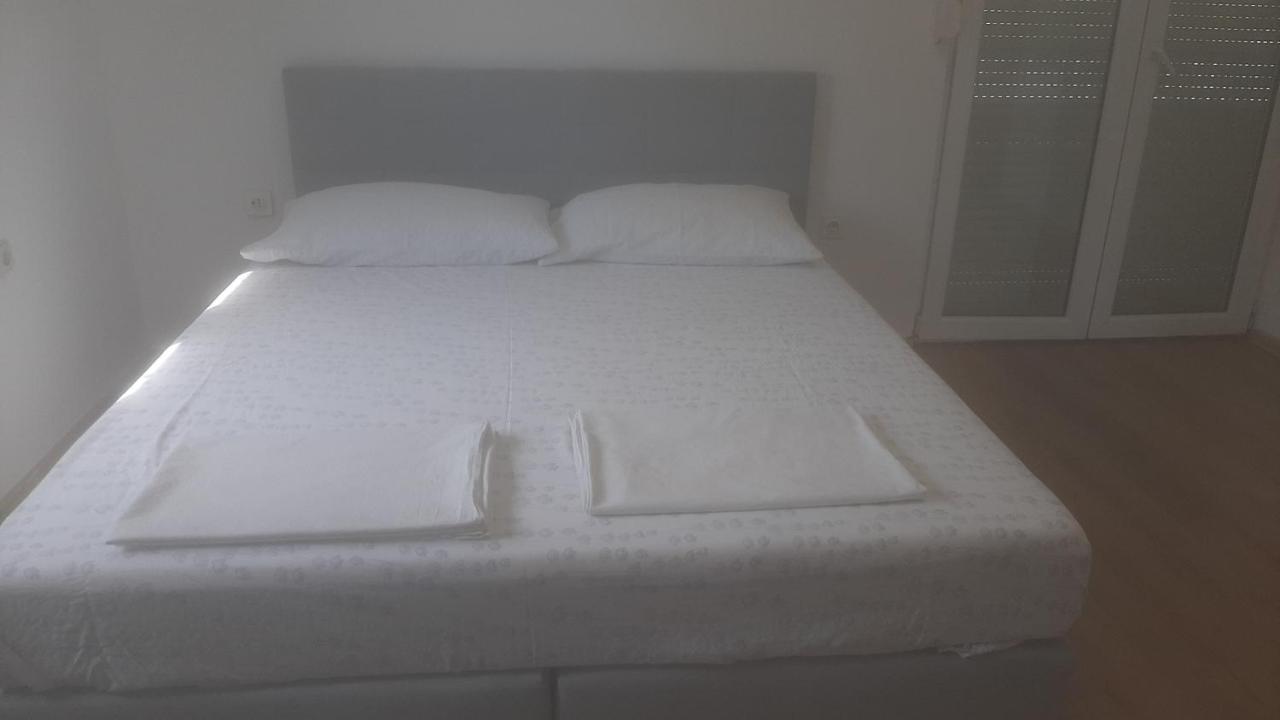 Basil Apartments And Rooms بيتينا المظهر الخارجي الصورة