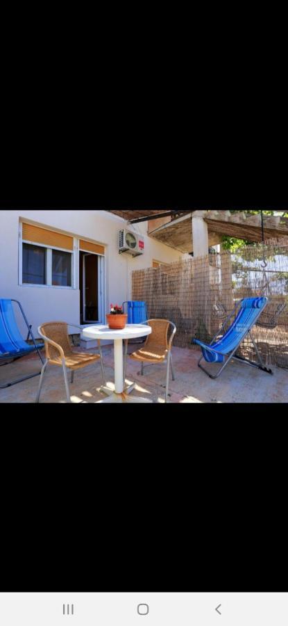 Basil Apartments And Rooms بيتينا المظهر الخارجي الصورة