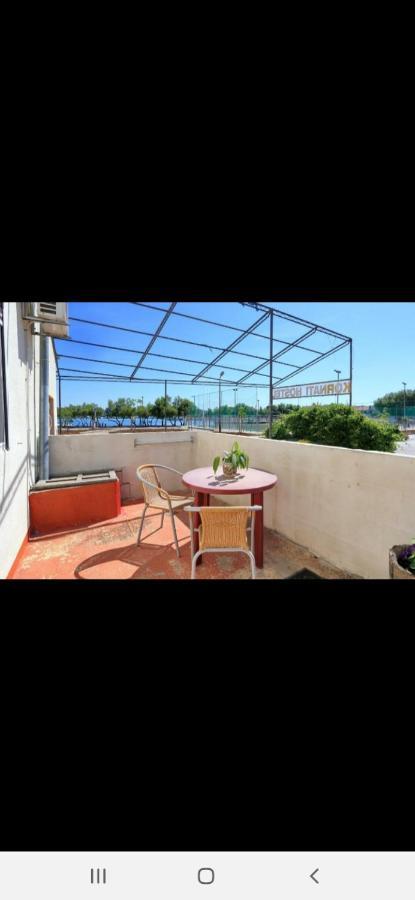 Basil Apartments And Rooms بيتينا المظهر الخارجي الصورة