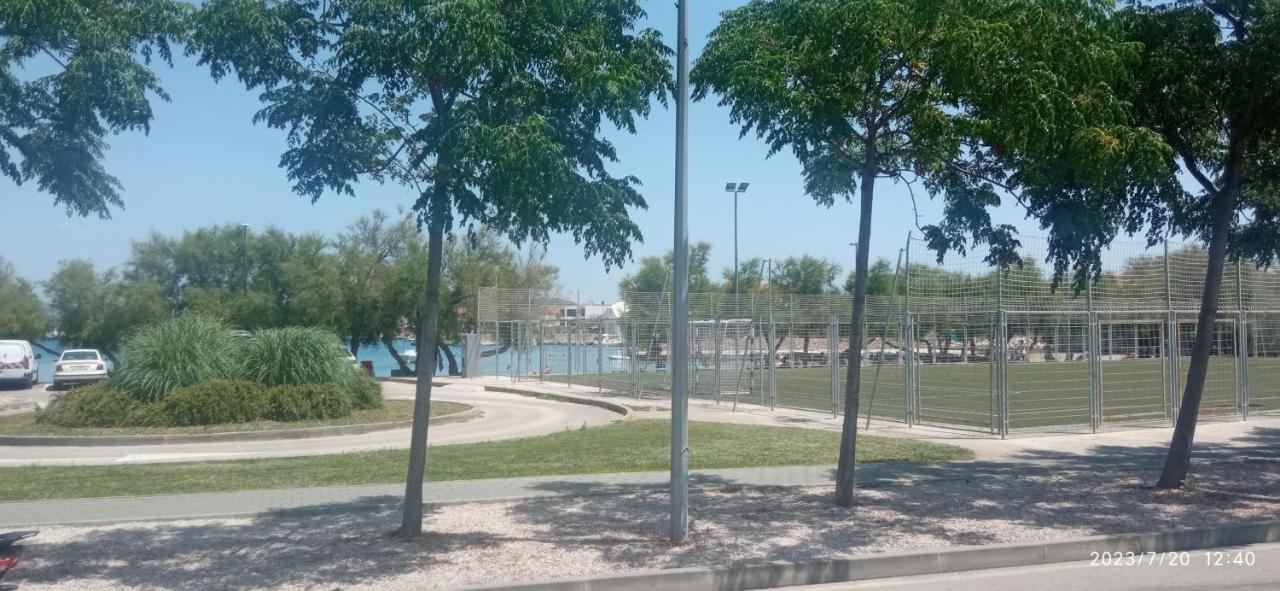 Basil Apartments And Rooms بيتينا المظهر الخارجي الصورة