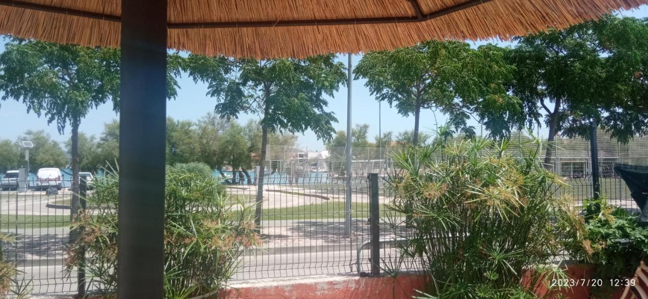 Basil Apartments And Rooms بيتينا المظهر الخارجي الصورة