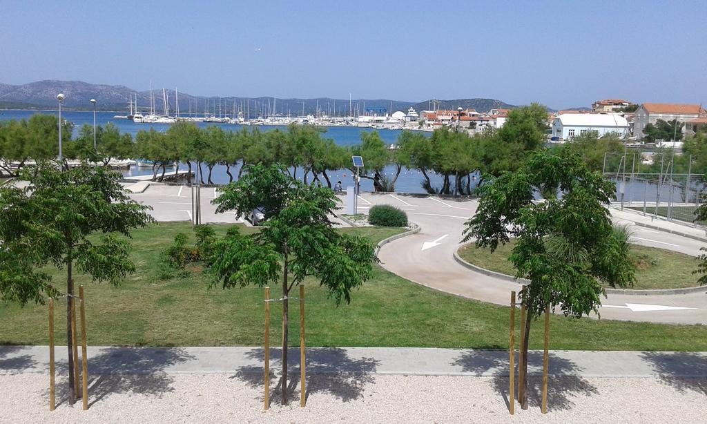 Basil Apartments And Rooms بيتينا المظهر الخارجي الصورة