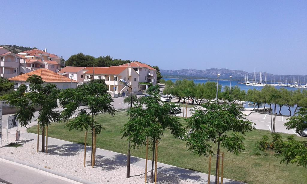 Basil Apartments And Rooms بيتينا المظهر الخارجي الصورة