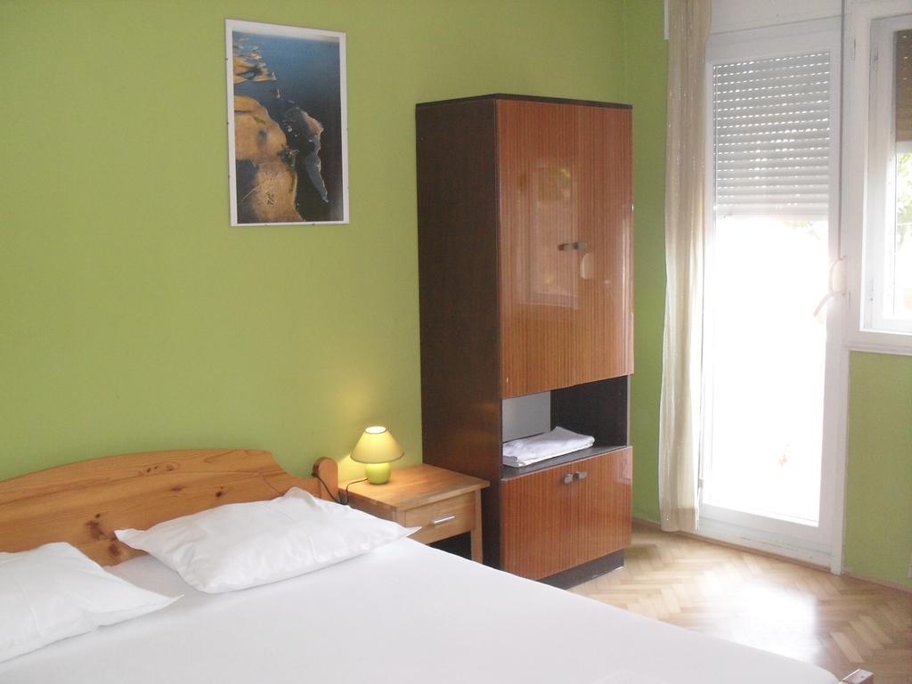 Basil Apartments And Rooms بيتينا المظهر الخارجي الصورة