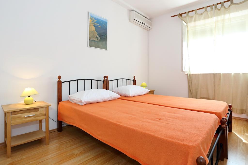 Basil Apartments And Rooms بيتينا المظهر الخارجي الصورة