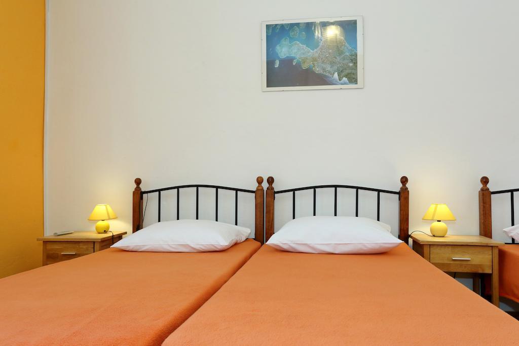 Basil Apartments And Rooms بيتينا الغرفة الصورة